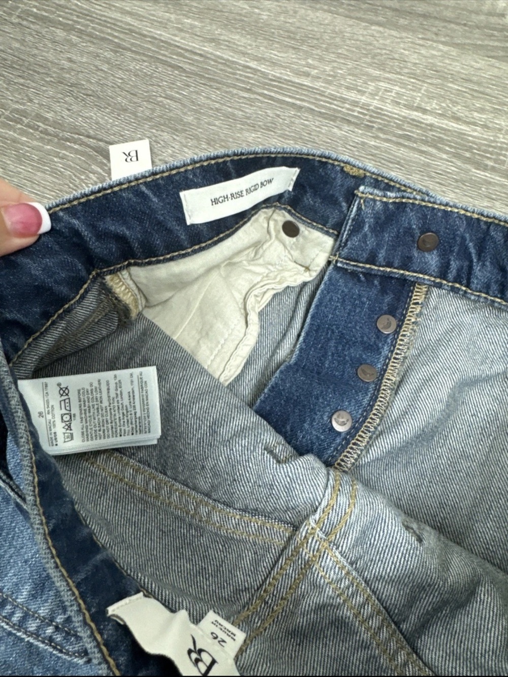 High Rise Rigid Bow Jeans - Picture 6 of 9